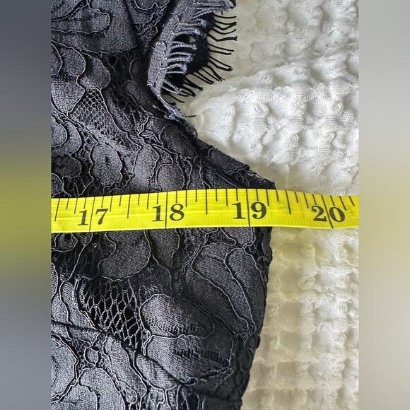 H&M Navy Lace Sheath Dress with Crew Neck and Short Sleeves Size L - Picture 7 of 8